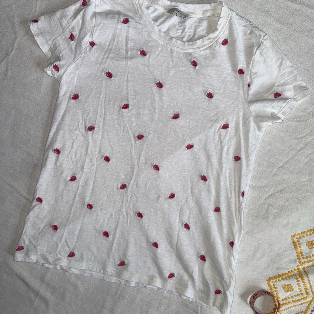 Euc Lucky Brand White Tee with embroidered strawberries 🍓 Sz m